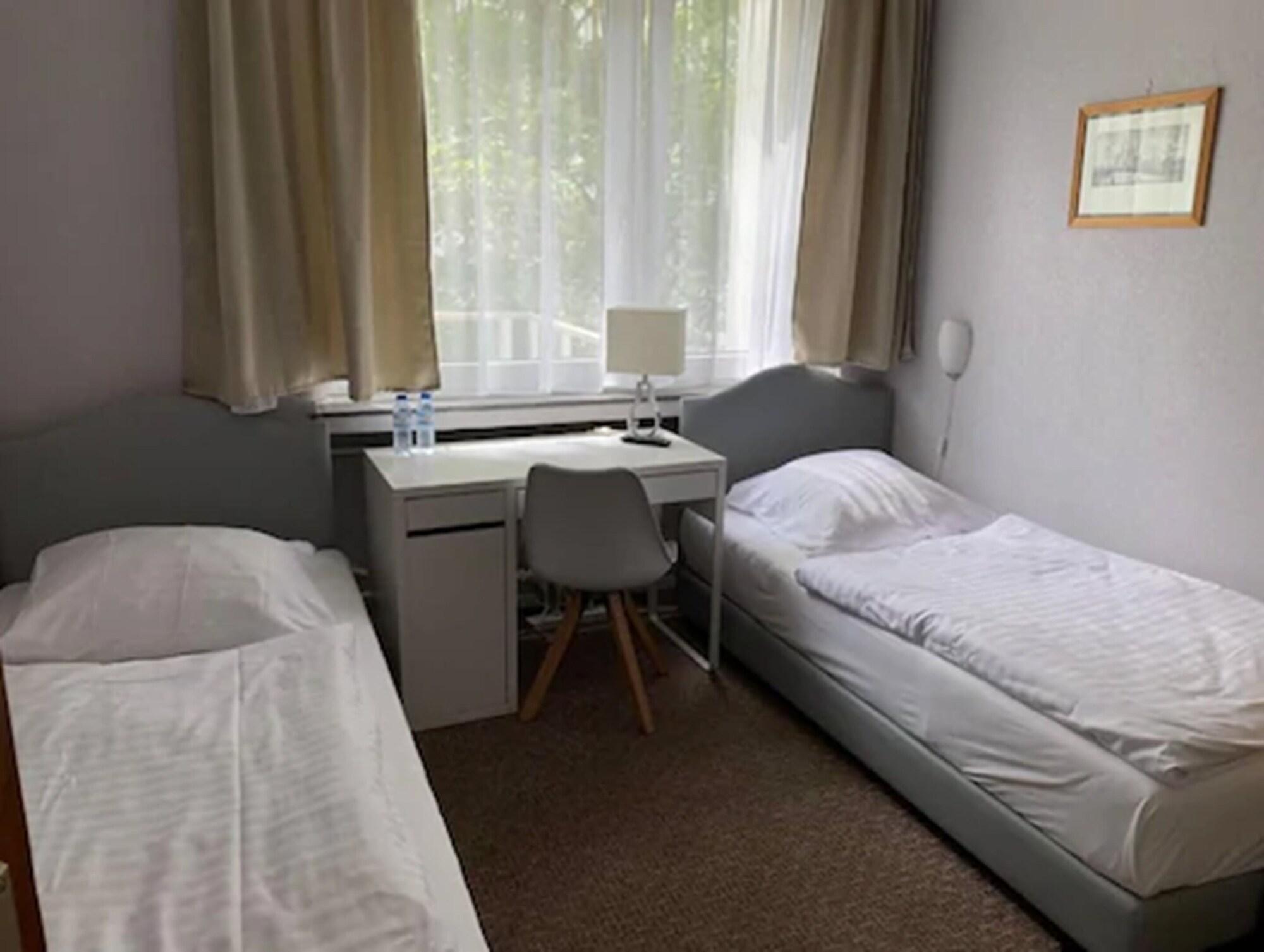 Hotel Berg โคโลญ ภายนอก รูปภาพ